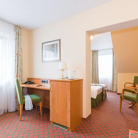 Lohmann's Kapeller Hof Hotel 3*