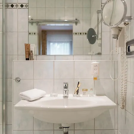 Lohmann's Kapeller Hof Hotel 3*