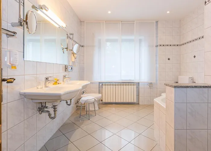 Lohmann's Kapeller Hof Hotel 3*